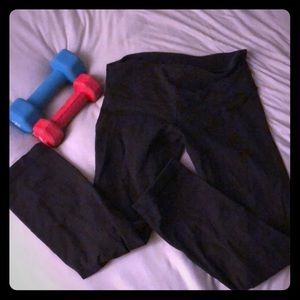 FLASH SALE 💫 Lululemon Cropped Black Leggings